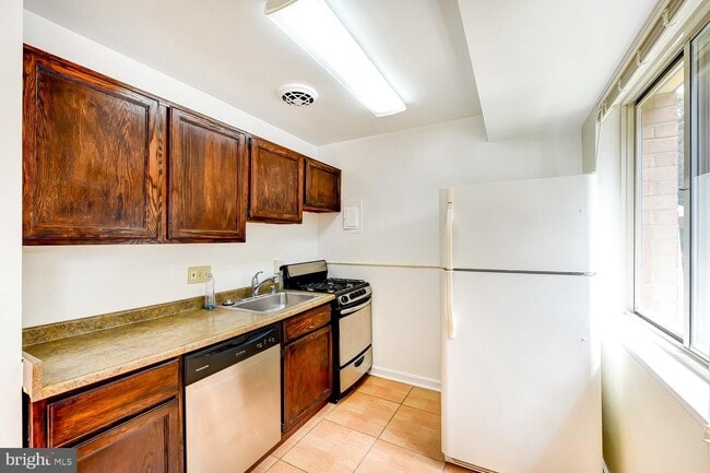 Building Photo - 2710 Macomb St NW