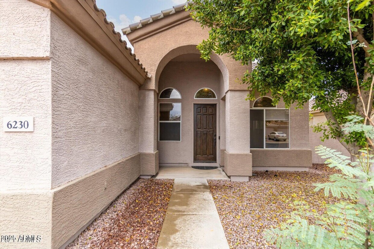 Foto principal - 6230 W Irma Ln