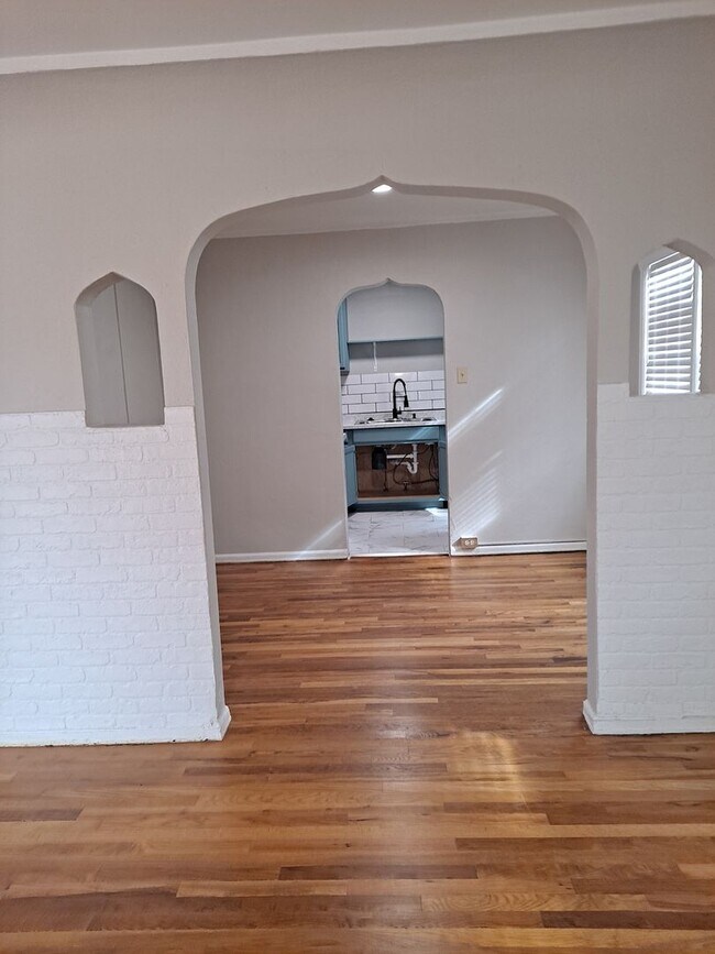 Foto del edificio - 431 W Grant Ave