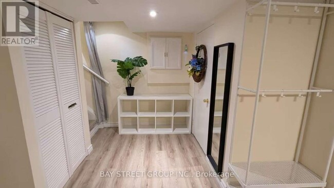 Building Photo - 141 Surbray Grove