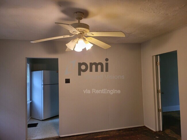 Foto del edificio - 1553 N Walnut Grove Ave