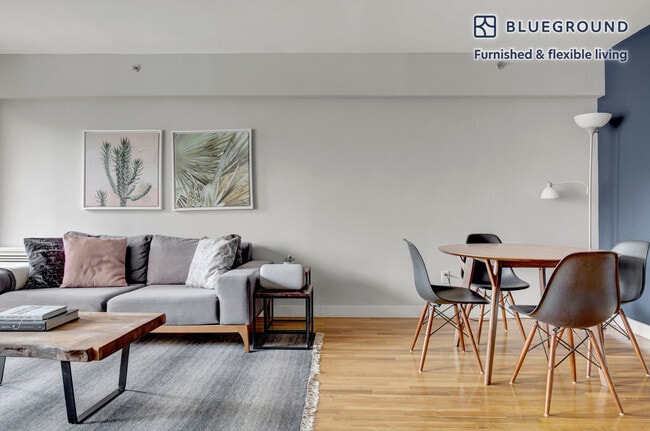 Building Photo - 101 W 15th St