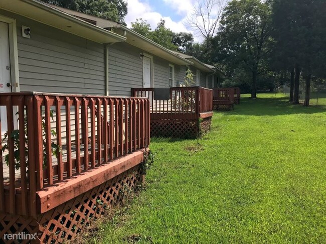 Building Photo - 1 br, 1 bath House - 121 Lynn Drive