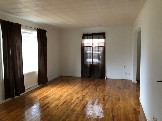 Living Room - 1413 34th Ave
