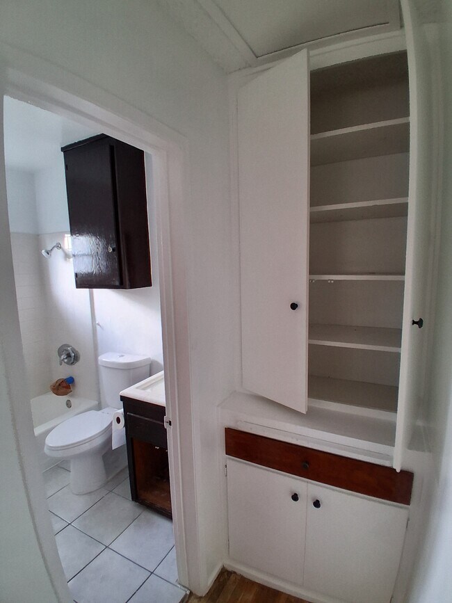 Foto del edificio - 7623 Bright Ave