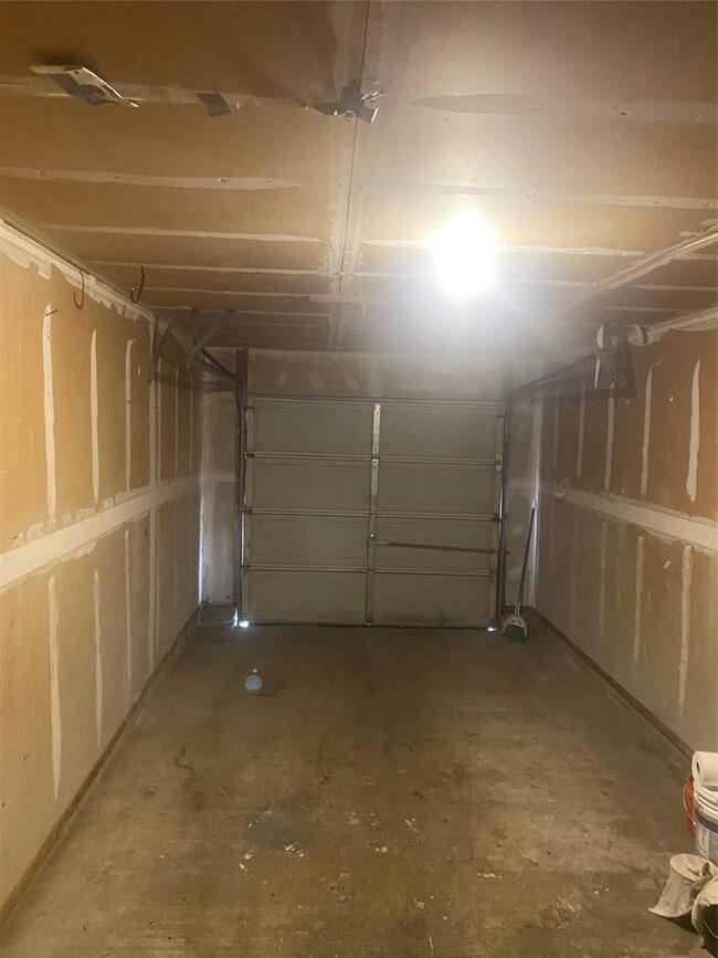 Building Photo - 12312B Alderbrook Dr
