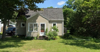 Building Photo - 806 Waverly Pl