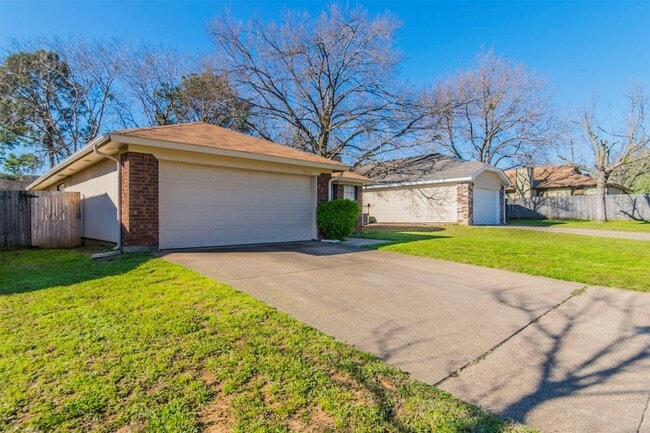 Building Photo - 7512 Down Hill Dr