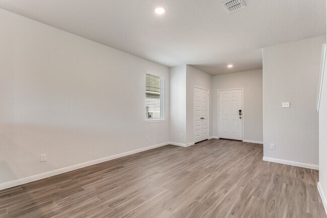 Foto del edificio - SPACIOUS 4-BEDROOM NEW CONSTRUCTION IN TIMBER CREEK