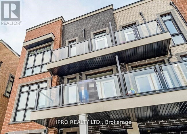 Photo du bâtiment - 12868-12868 Yonge St