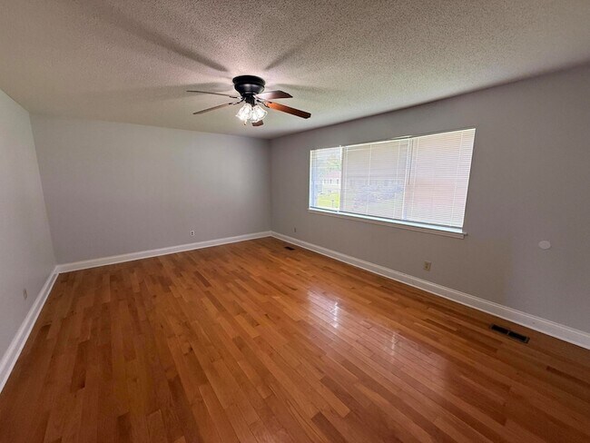 Foto del edificio - 7156 Holland Ln