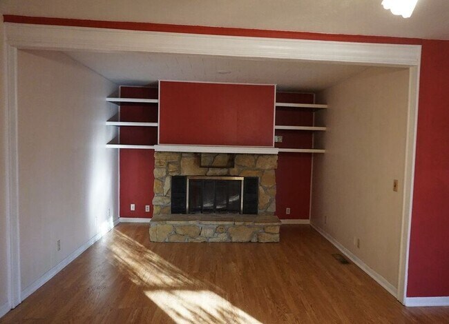 Living Room - 5001 Lindale Dr