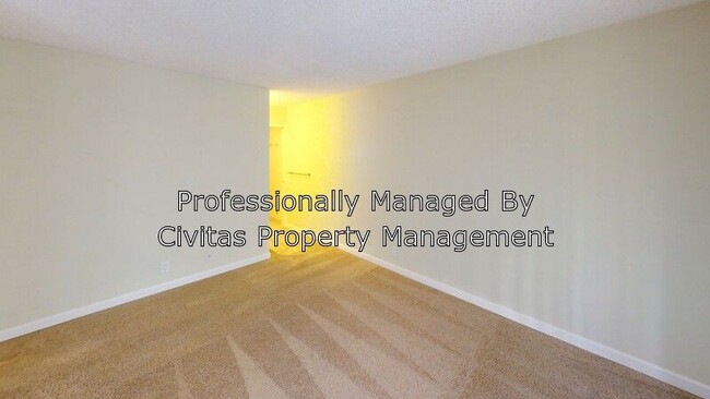 Foto del edificio - Bright spacious townhome available now