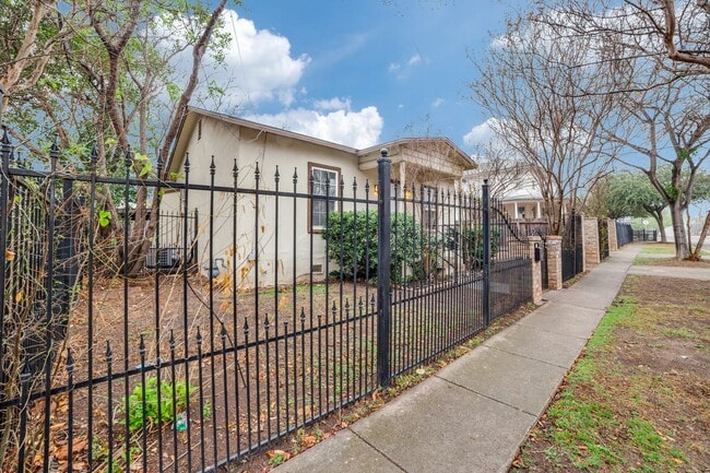Building Photo - TOBIN HILL COTTAGE