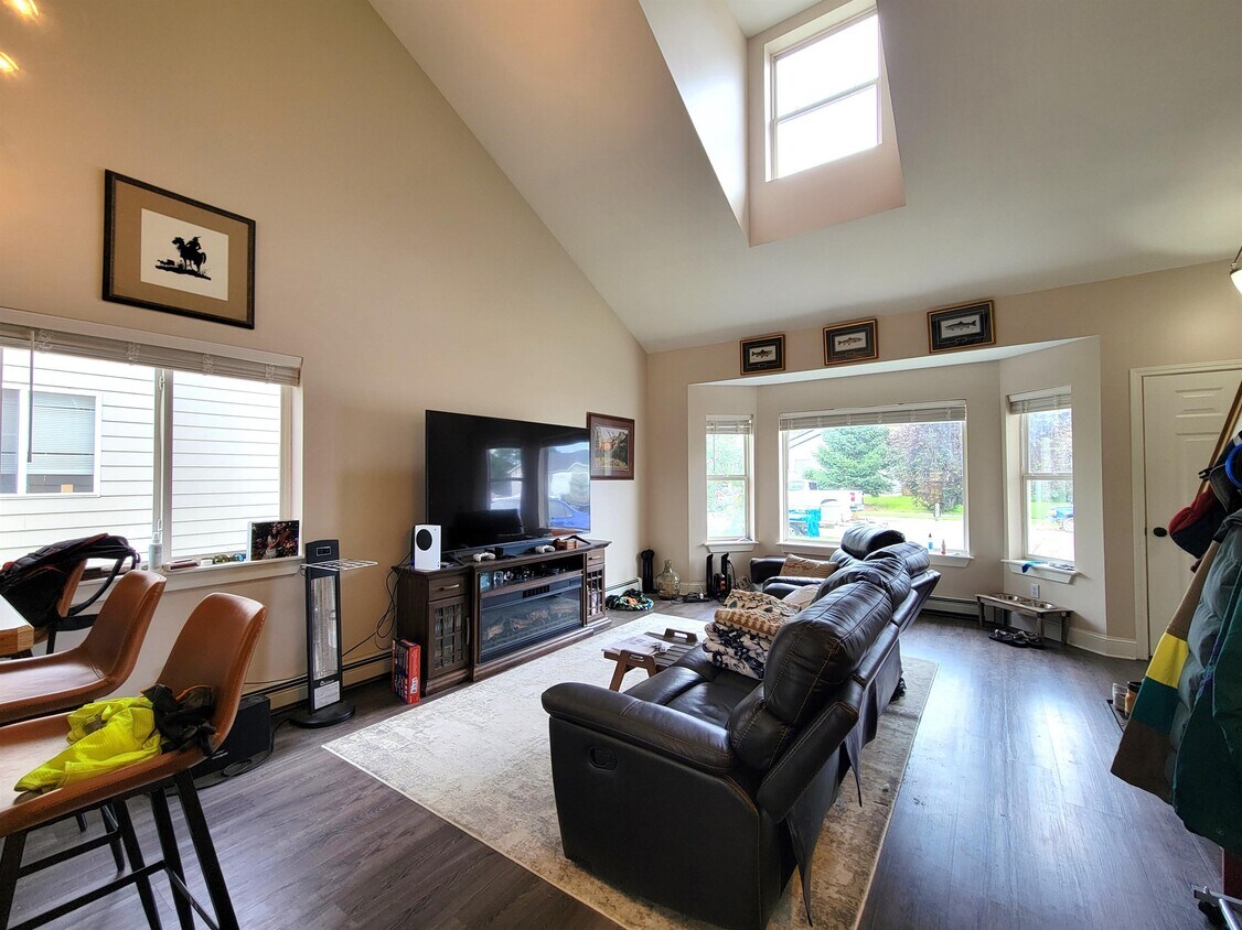 Foto principal - 306 Golden Valley Dr