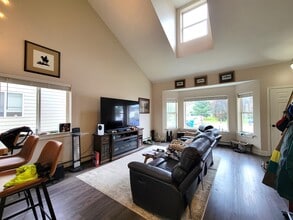 Building Photo - 306 Golden Valley Dr