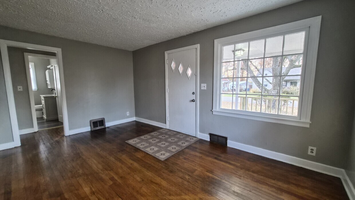 Foto principal - 3483 Hadley Ave