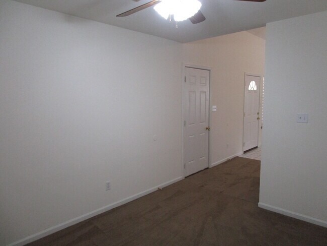 Foto del edificio - 1722 Juniper Dr