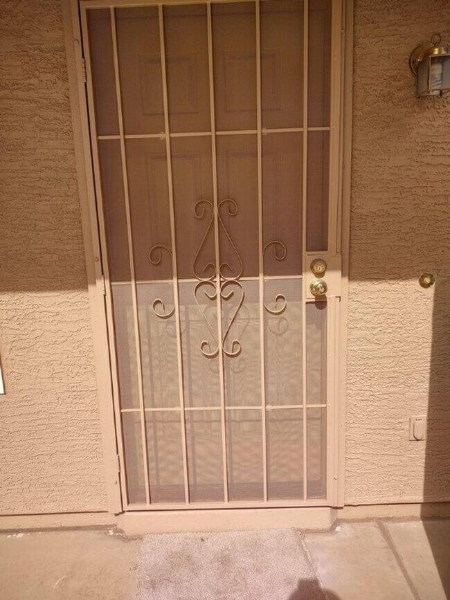 Foto del edificio - 8150 N 112th Ave