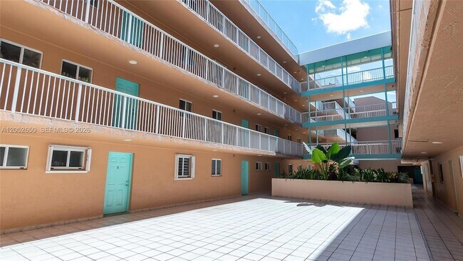 Foto del edificio - 6801 Harding Ave