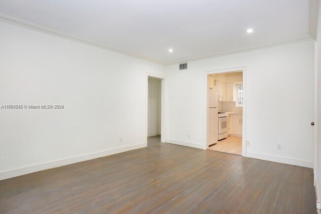 Building Photo - 219 Menores Ave