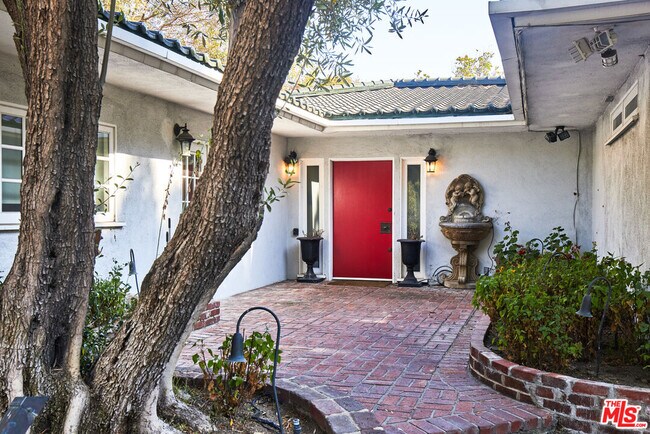 Foto del edificio - 2200 Outpost Dr