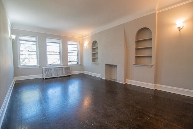 Foto del edificio - 2445 W Rosemont Ave