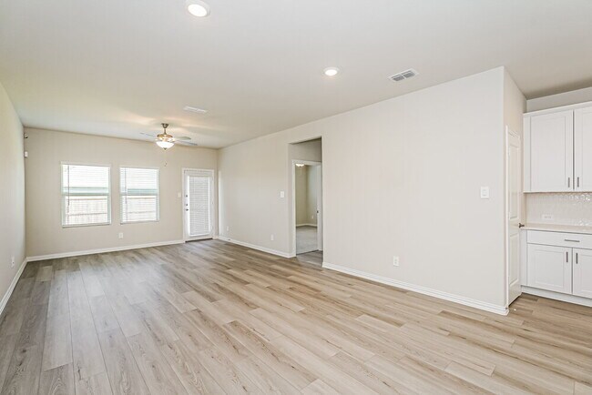 Foto del edificio - 1235 Paintbrush Dr