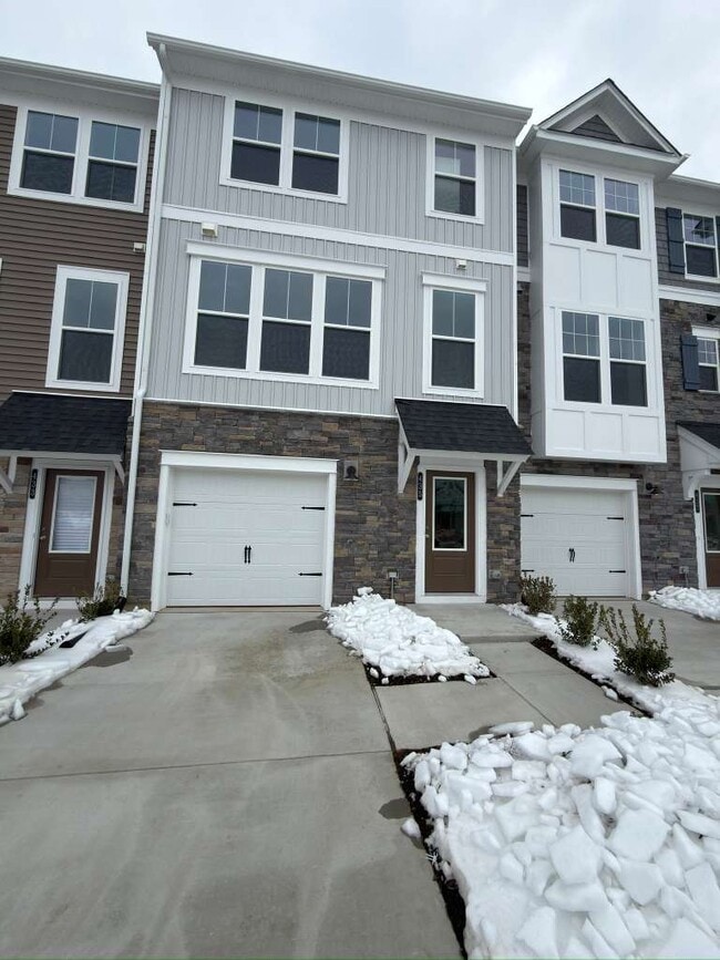 Building Photo - 423 Burden Dr