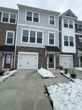Building Photo - 423 Burden Dr