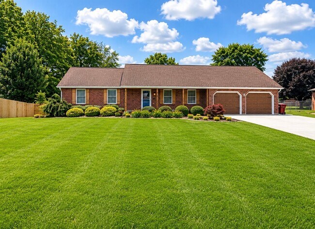 Building Photo - 3 bedroom one- level beauty in North Johnson City!