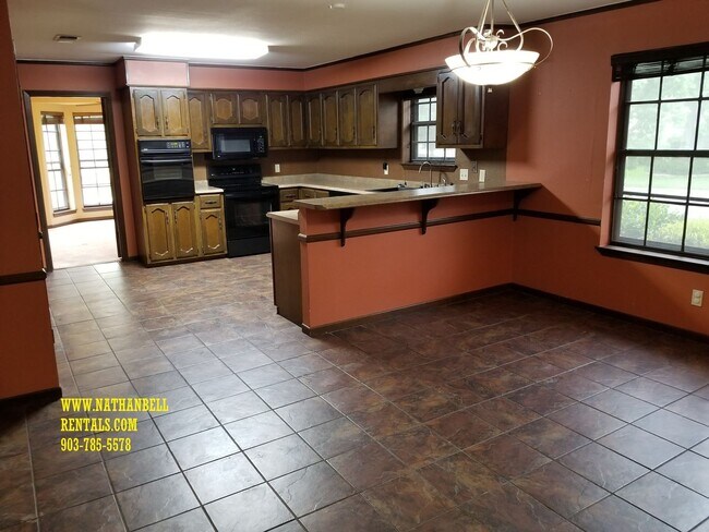 Building Photo - Exceptional 3/2 Home in Great Location