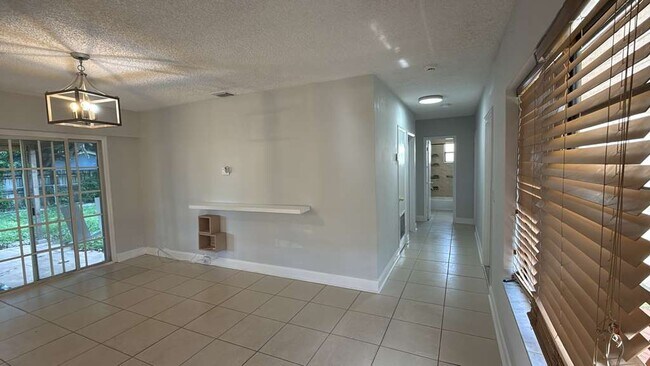 Foto del edificio - 1345 NW 181st St