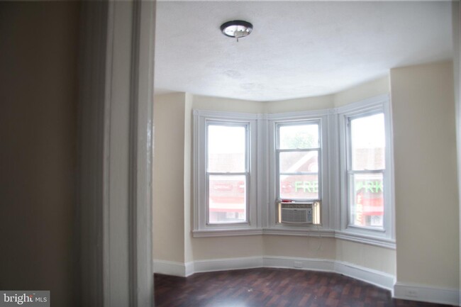 Building Photo - 5428 W Girard Ave