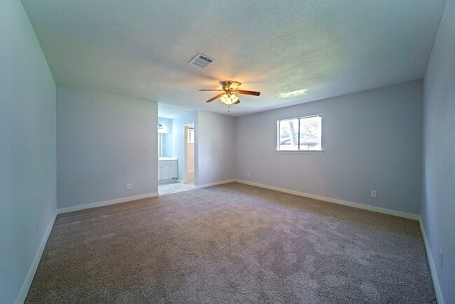 Foto del edificio - 5015 Fitzwater Dr