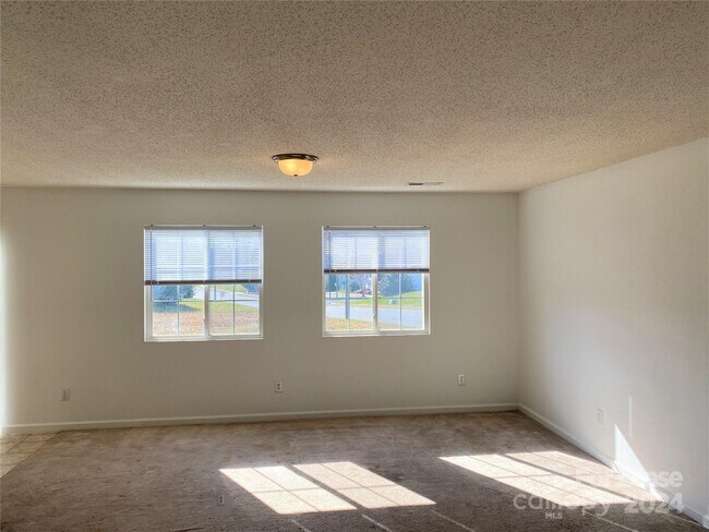 Building Photo - 800 Caledon Dr