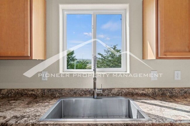 Building Photo - 3884 Saguaro Cir