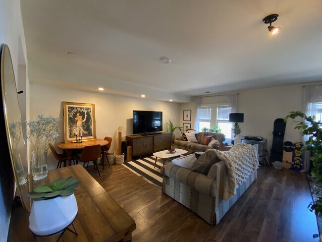 Foto del edificio - 827 E Brady St