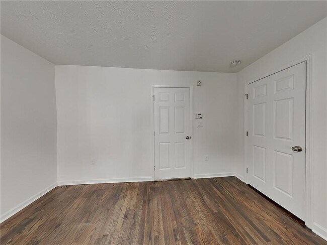 Foto del edificio - 805 Spencer St NW