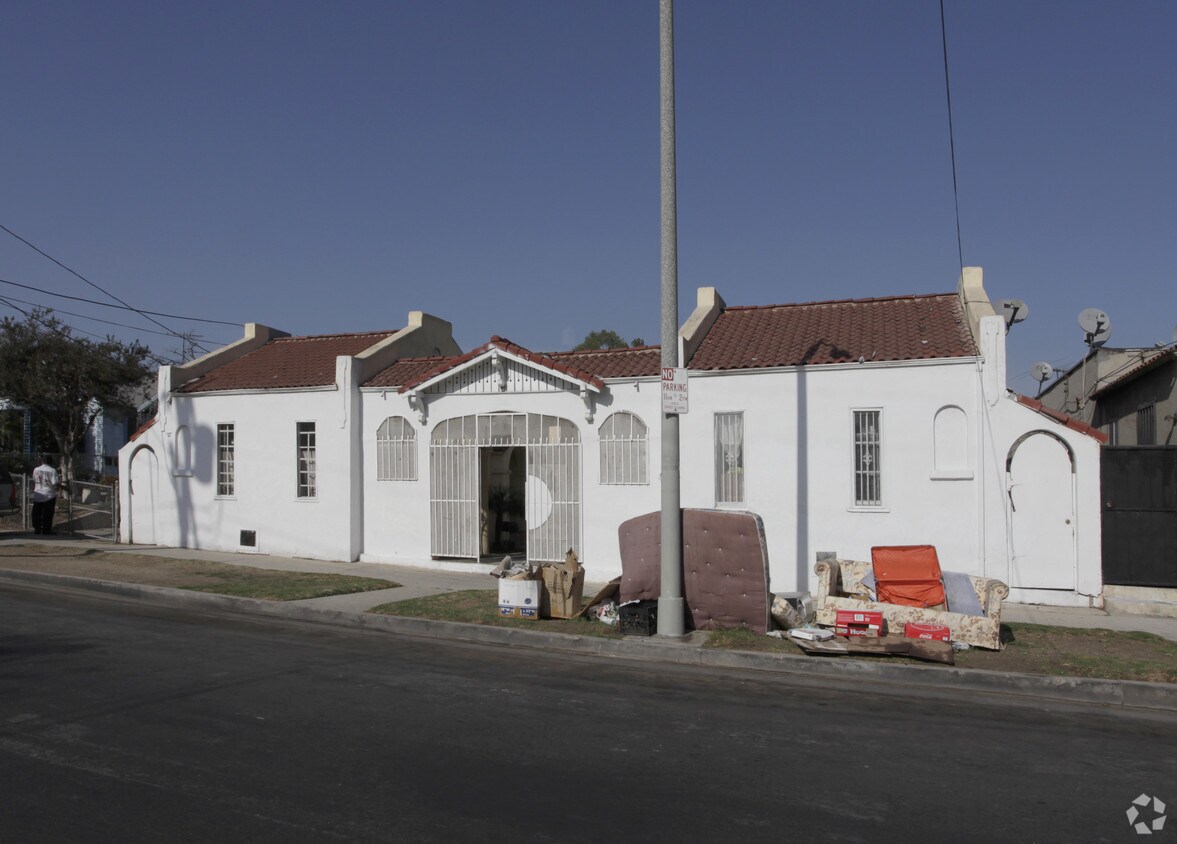 Building Photo - 4225-4229 1/2 Lockwood Ave