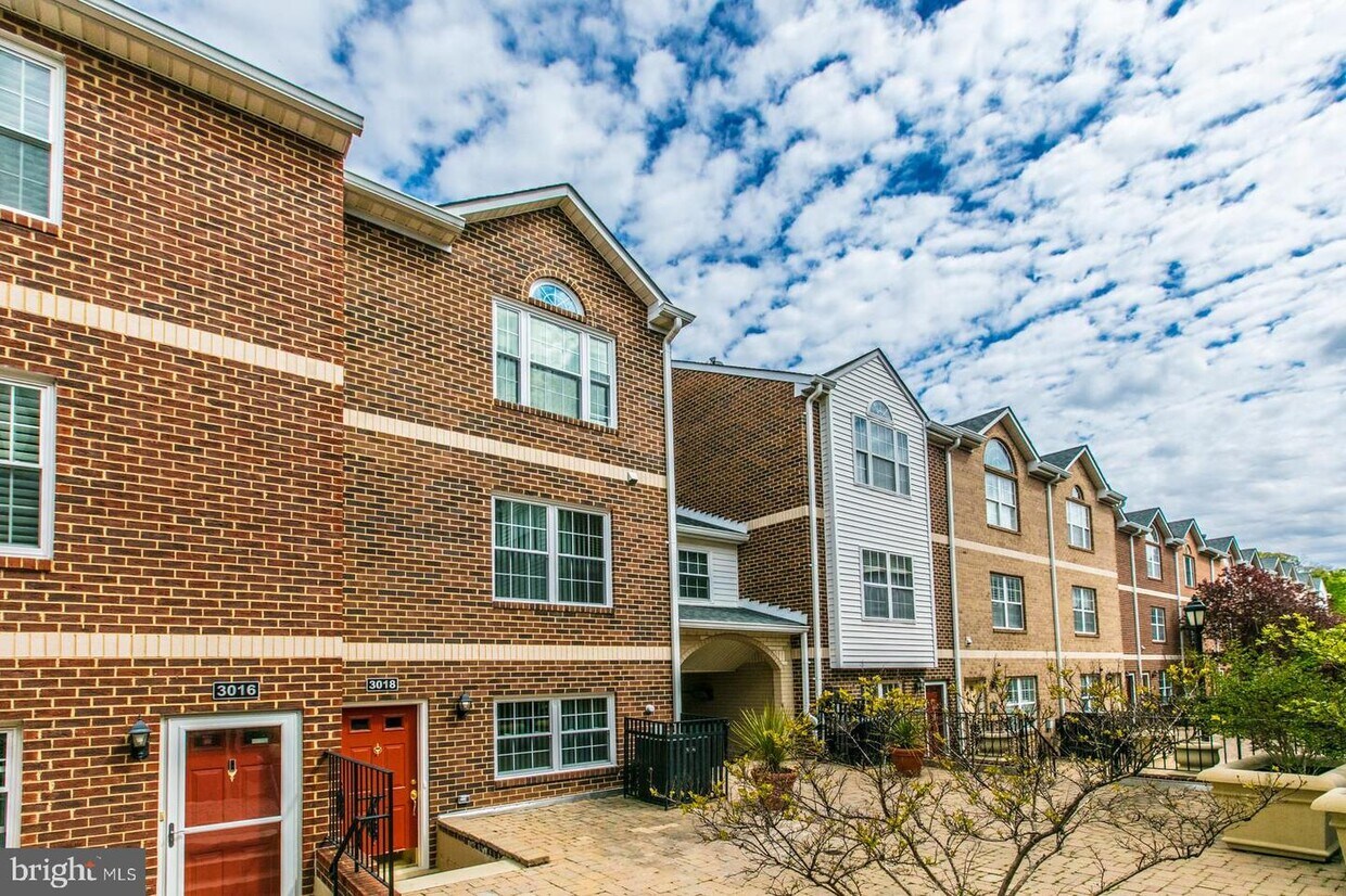 3018 S Glebe Rd, Arlington, VA 22206 Townhome Rentals in Arlington VA