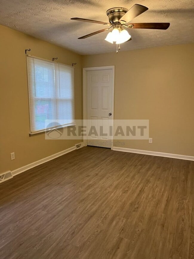 Photo - 108 Oakwood Drive House