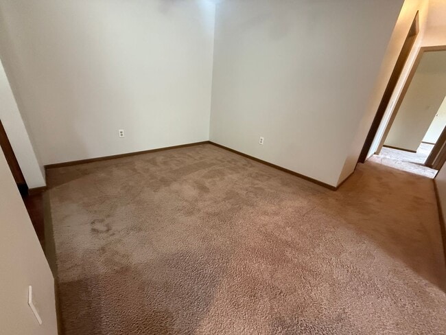 Building Photo - 8655 Scenicview Dr