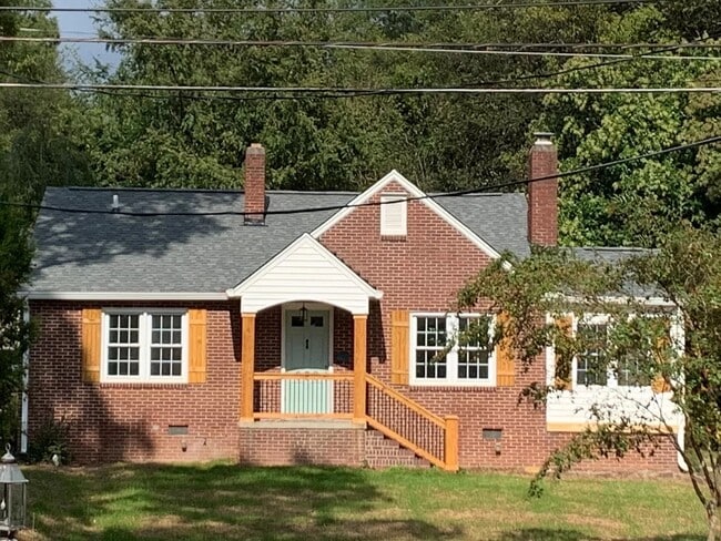 Building Photo - 659 E Main St