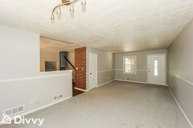Building Photo - 106 Parkwood Dr