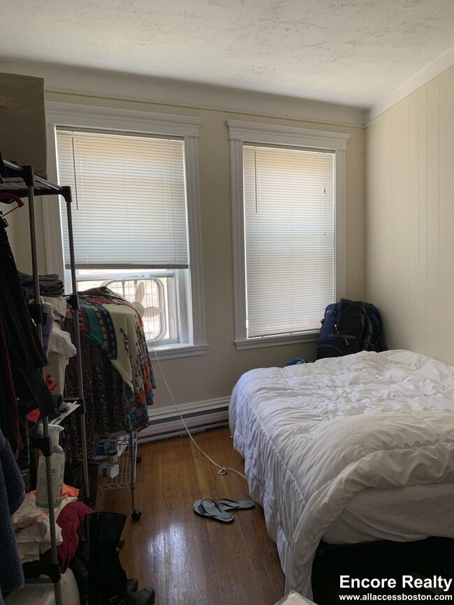 Building Photo - 883 Huntington Ave