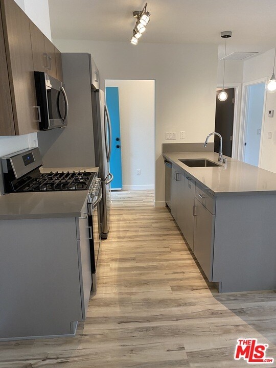 Foto del edificio - 6640 Woodley Ave