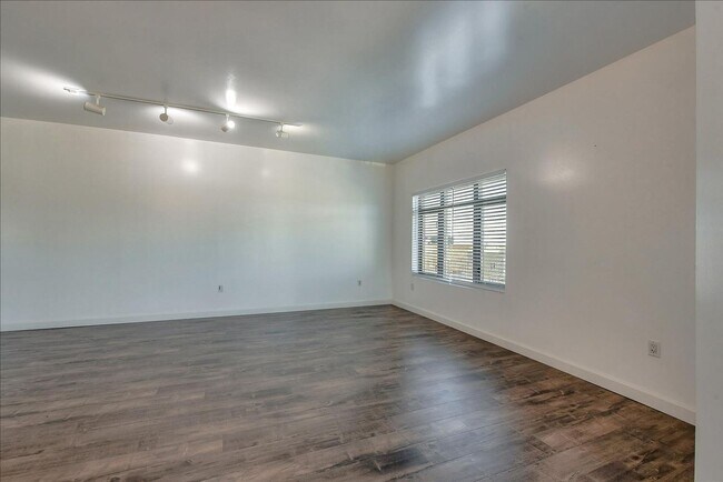 Building Photo - Fantastic 2 Bedroom/2 Bath at City Heights