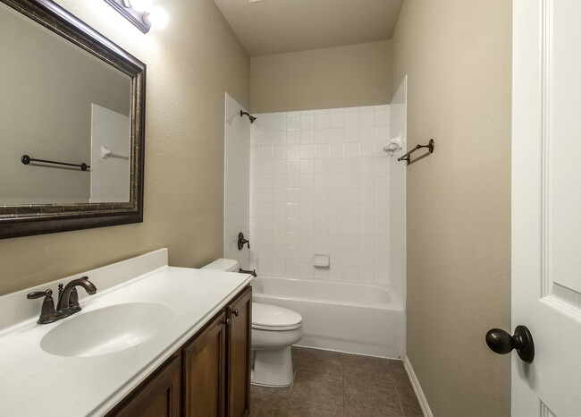 Guest Bathroom - 5832 Hidden Creek Ln