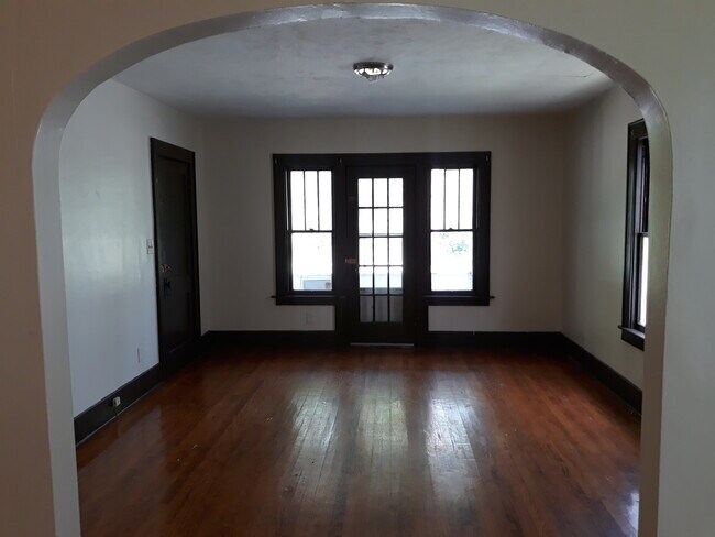 Building Photo - 265 Grand Ave
